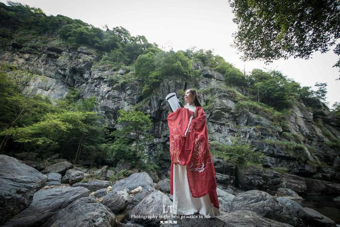 明日播出！新一部古装仙侠剧来袭，清冷帝君×魔尊之女，仙魔虐恋